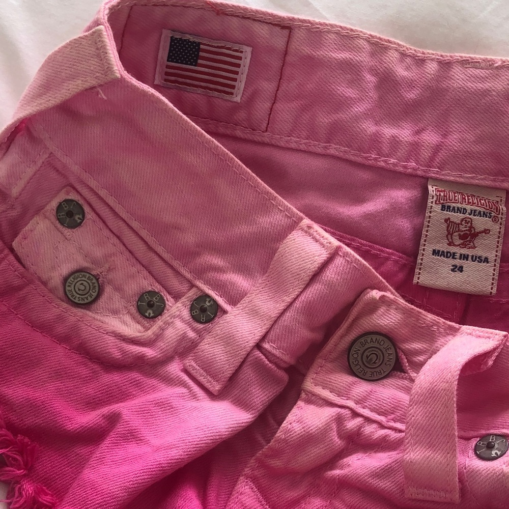 True Religion Women's Joey Ombre Pink Denim Cutoff Shorts 24 - Picture 2 of 3